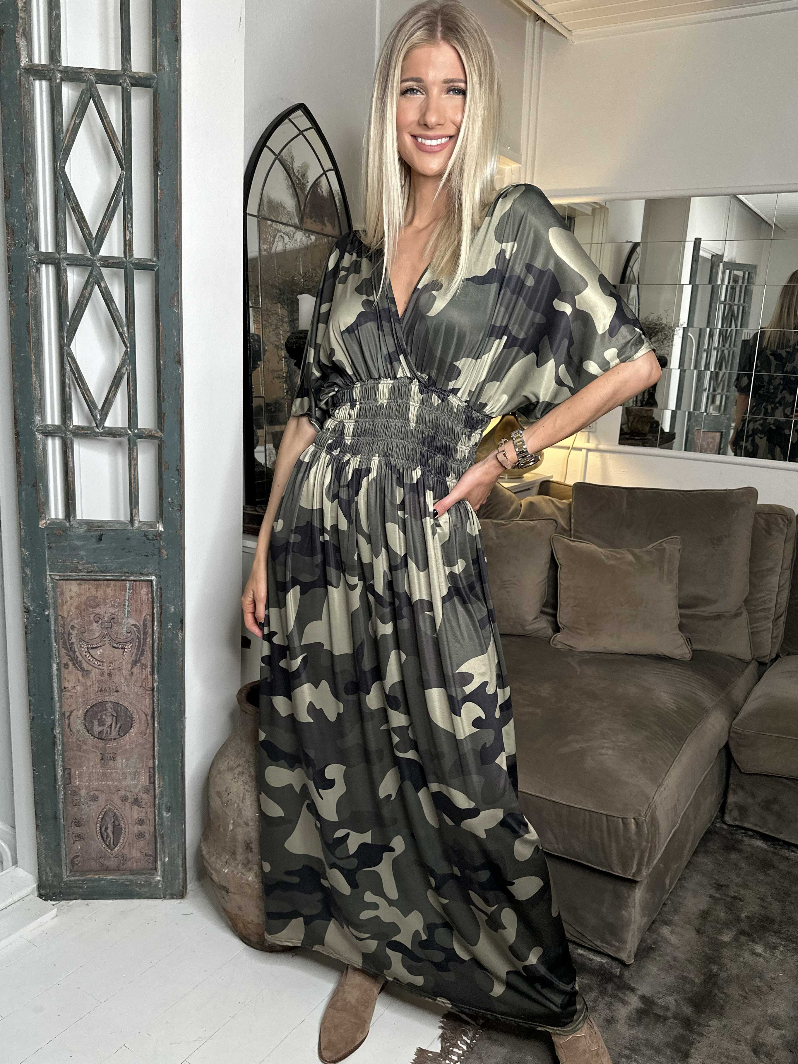 Pams Camo - Lång elastisk klänning i kamouflagetryck